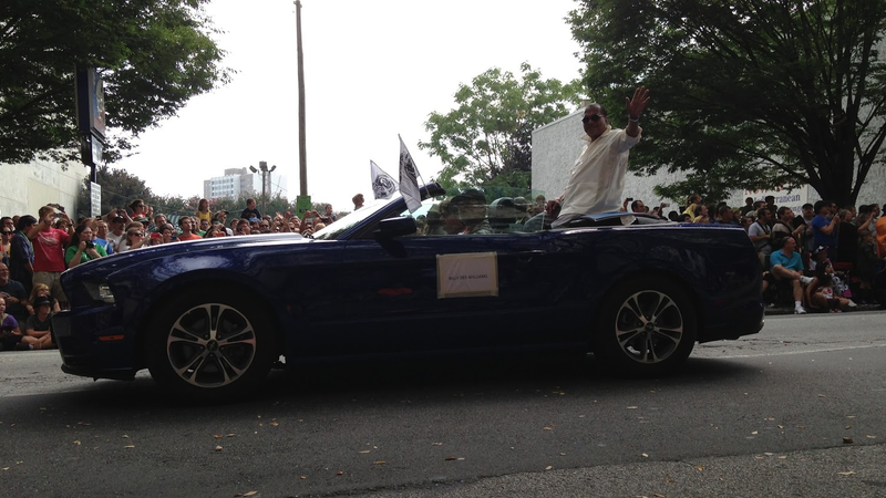 Illustration for article titled Vehicles Of The 2013 DragonCon Parade - Photo Dump